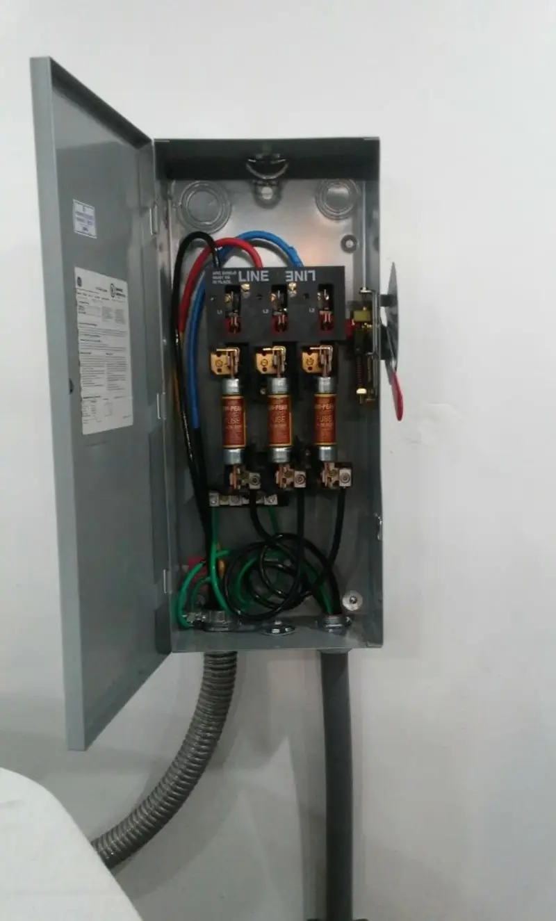 Three-phase disconnect switch installed for Smoke Detector Installation in Elkin